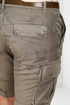 Dettaglio vita e tasche cargo bermuda cargo uomo Chile Mason's salvia in twill SS26
