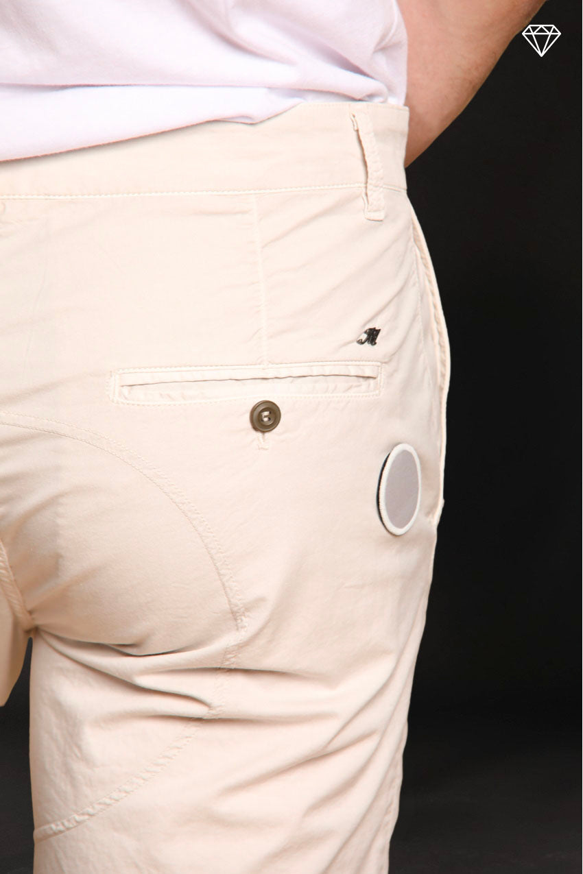 John Coolkhinos Herren Bermuda Chino aus Pima-Baumwolle logo edition Carrot Fit ①