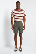 Dettaglio gamba bermuda chino uomo Chinos Mason's verde militare in twill SS26