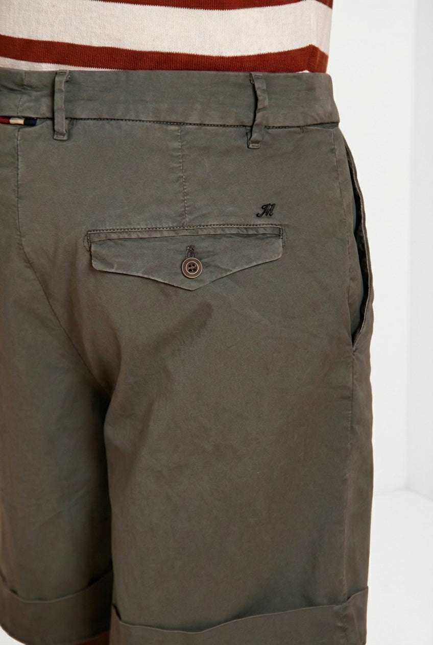 Dettaglio vita bermuda chino uomo Chinos Mason's verde militare in twill SS26