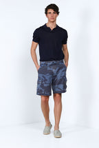 Dettaglio bermuda cargo uomo Chile M74 Mason's blu indaco in canvas stampa camouflage SS26