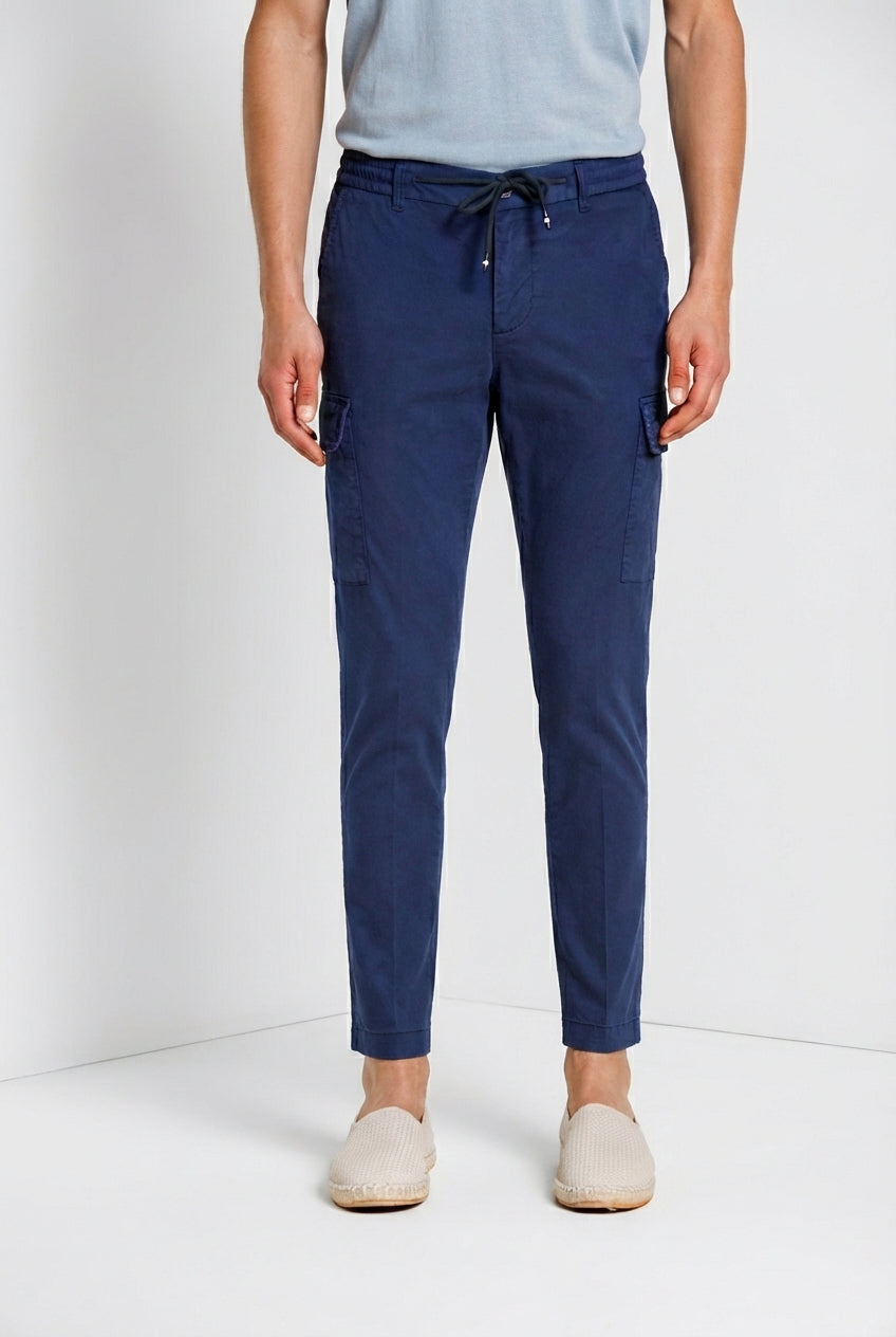 Pantalone cargo uomo Chile Jogger Mason's blu royal in cotone slim fit, vista frontale su modello SS26