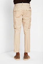 Dettaglio gamba pantalone cargo uomo Chile Jogger Mason's beige chiaro in cotone SS26
