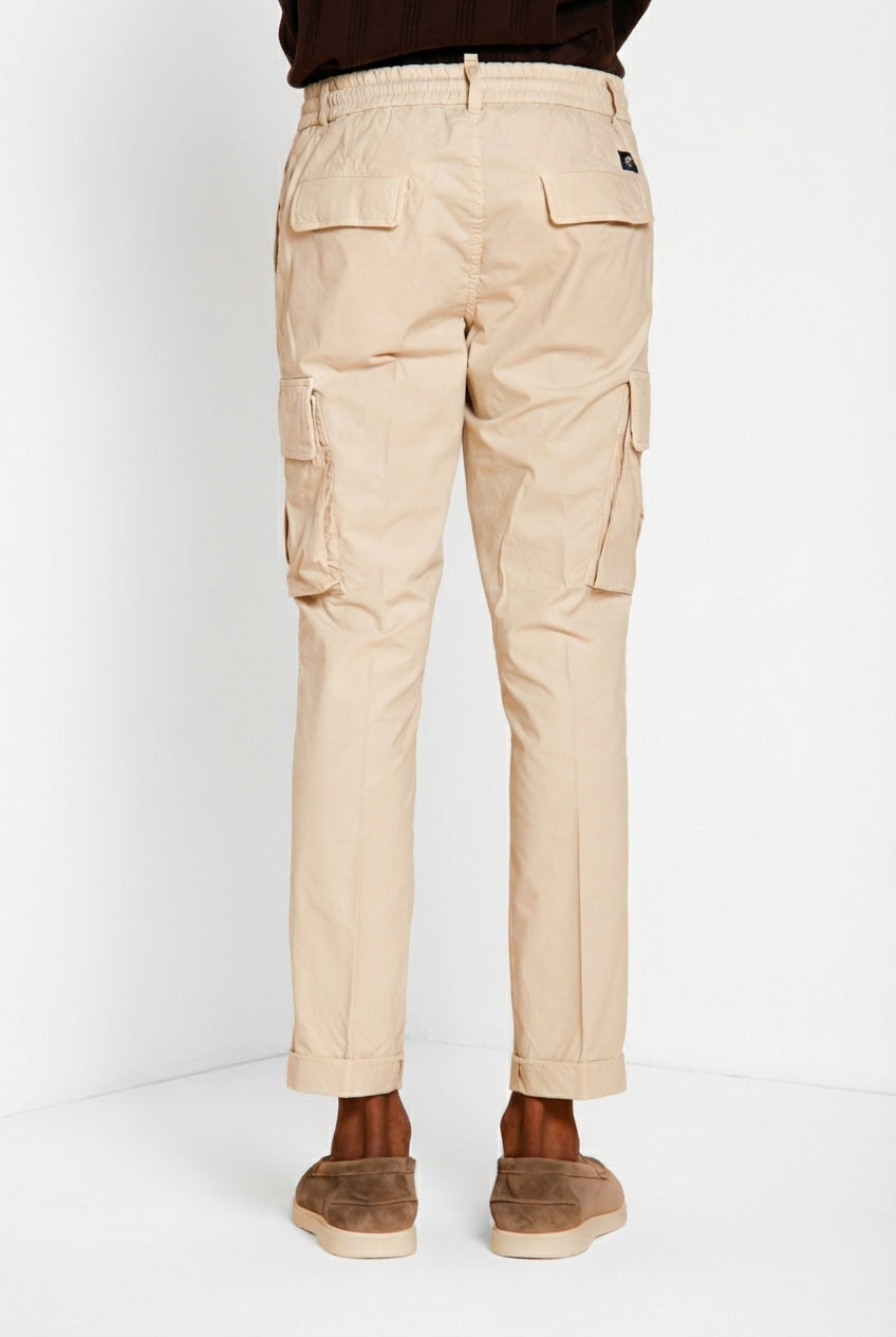 Dettaglio gamba pantalone cargo uomo Chile Jogger Mason's beige chiaro in cotone SS26