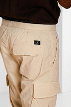 Pantalone cargo uomo Chile Jogger Mason's beige chiaro in cotone slim fit, vista posteriore su modello SS26