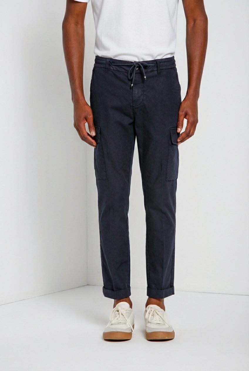 Pantalone cargo uomo Chile Jogger Mason's blu notte in cotone slim fit, vista frontale su modello SS26