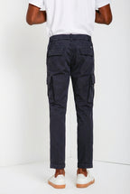 Pantalone cargo uomo Chile Jogger Mason's blu notte in cotone slim fit, vista posteriore su modello SS26