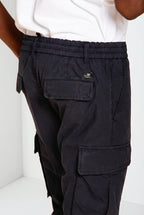 Dettaglio tasca cargo pantalone cargo uomo Chile Jogger Mason's blu notte in cotone SS26
