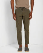 Pantalone cargo uomo Chile Jogger Mason's verde scuro in cotone slim fit, vista frontale su modello SS26