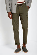 Dettaglio pantalone cargo uomo Chile Jogger Mason's verde scuro in cotone SS26