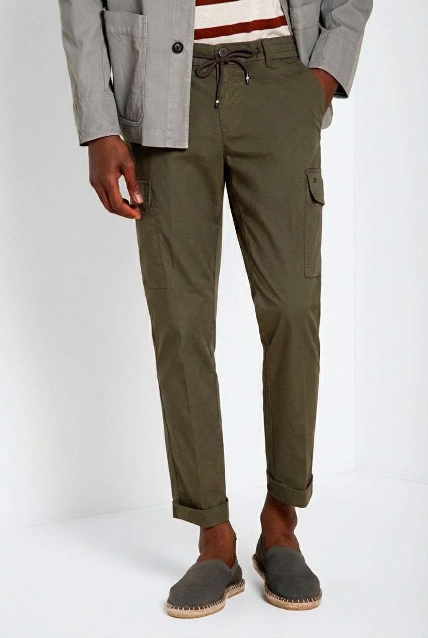 Dettaglio pantalone cargo uomo Chile Jogger Mason's verde scuro in cotone SS26