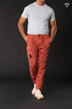 George Elax Herren-Cargohose aus Baumwolle-Hanf-Mischung logo edition Carrot Fit ①