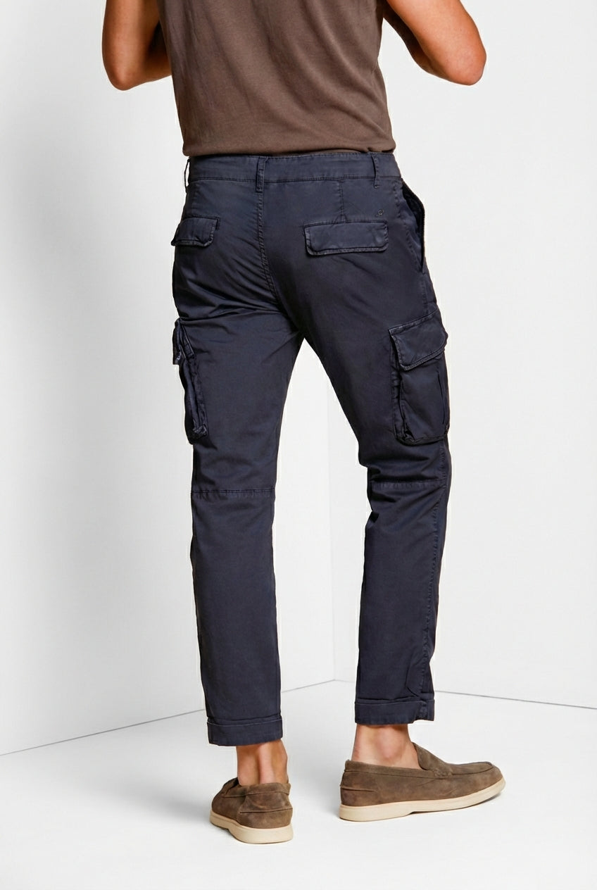 Dettaglio gamba pantalone cargo uomo Chile Mason's carta da zucchero in gabardina stretch SS26