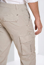 Dettaglio tasca cargo pantalone cargo uomo Chile Mason's grigio medio in gabardina stretch SS26