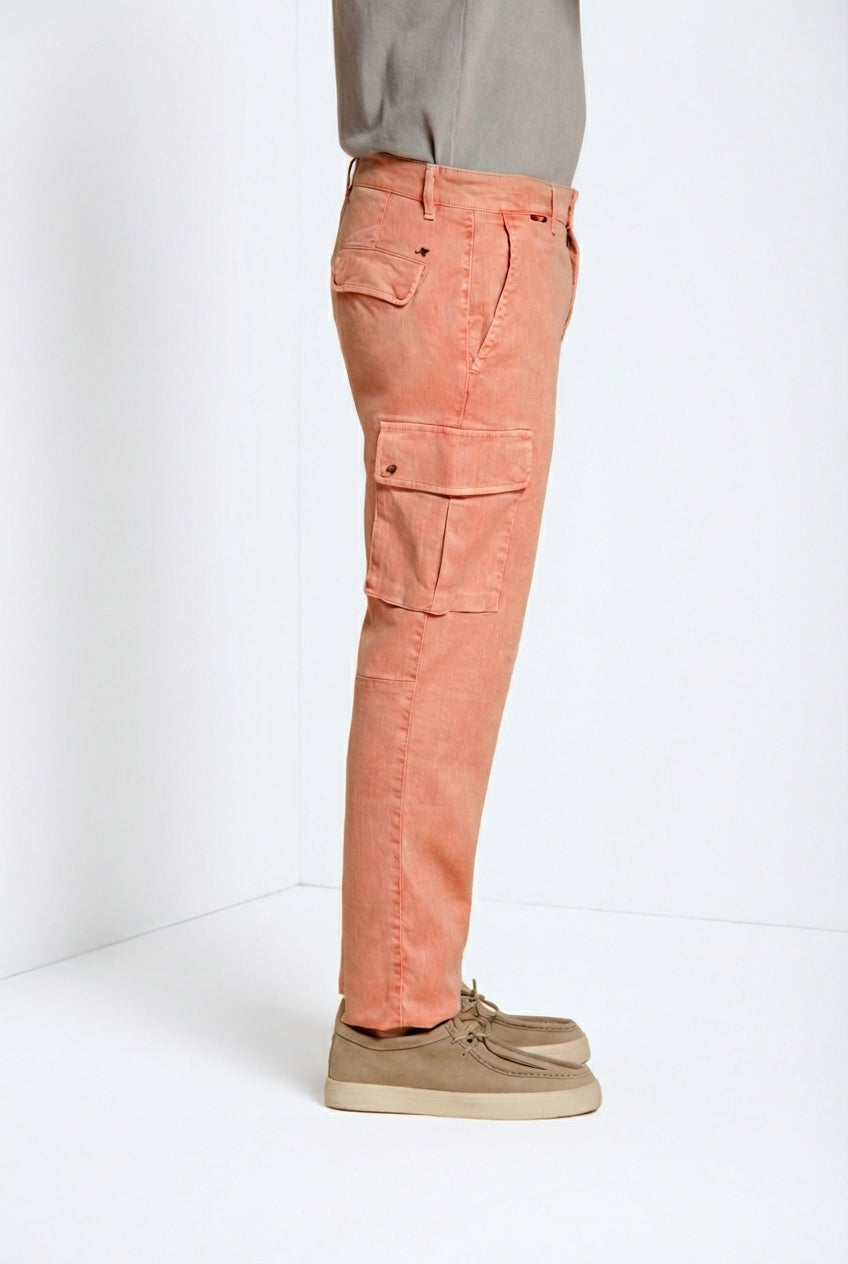 Pantalone cargo uomo Chile delamere Mason's corteccia in twill regular fit, vista posteriore su modello SS26