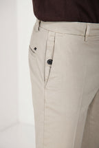 Dettaglio vita pantalone chino uomo New York delamere Mason's sabbia in twill SS26