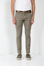 Pantalone cargo uomo Chile Mason's salvia in twill slim fit, vista frontale su modello SS26