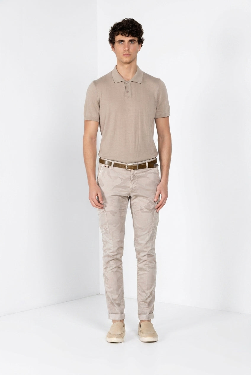 Pantalone cargo uomo Chile Mason's beige in twill slim fit, vista posteriore su modello SS26