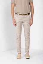 Dettaglio gamba pantalone cargo uomo Chile Mason's beige in twill SS26