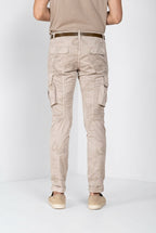 Pantalone cargo uomo Chile Mason's beige in twill slim fit, vista frontale su modello SS26