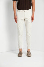 Pantalone cargo uomo Chile Mason's gesso in raso stretch slim fit, vista frontale su modello SS26