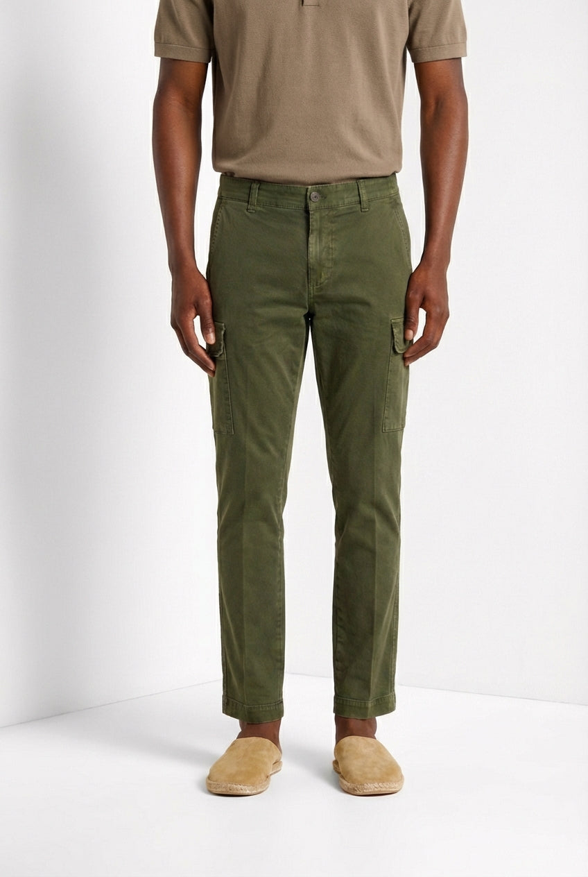 Dettaglio vita e tasche cargo pantalone cargo uomo Chile Mason's verde bosco in raso stretch SS26