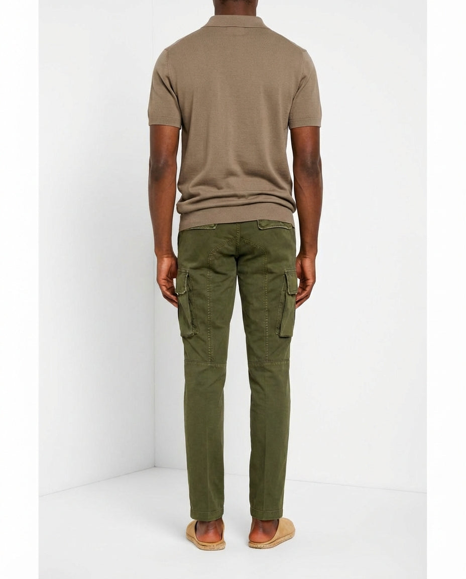 Pantalone cargo uomo Chile Mason's verde bosco in raso stretch slim fit, vista posteriore su modello SS26
