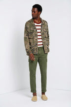 Dettaglio pantalone cargo uomo Chile Mason's verde bosco in raso stretch SS26