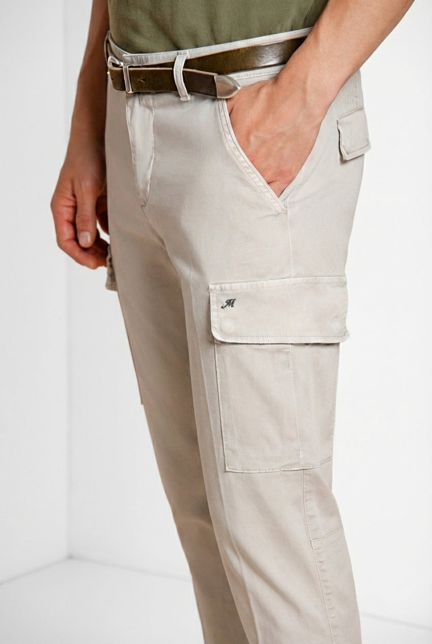 Dettaglio vita e tasche cargo pantalone cargo uomo Chile Mason's grigio medio in raso stretch SS26