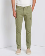Pantalone cargo uomo Chile Mason's beige in raso stretch slim fit, vista frontale su modello SS26