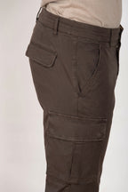 Dettaglio vita e tasche cargo pantalone cargo uomo Chile Mason's marrone in raso stretch SS26