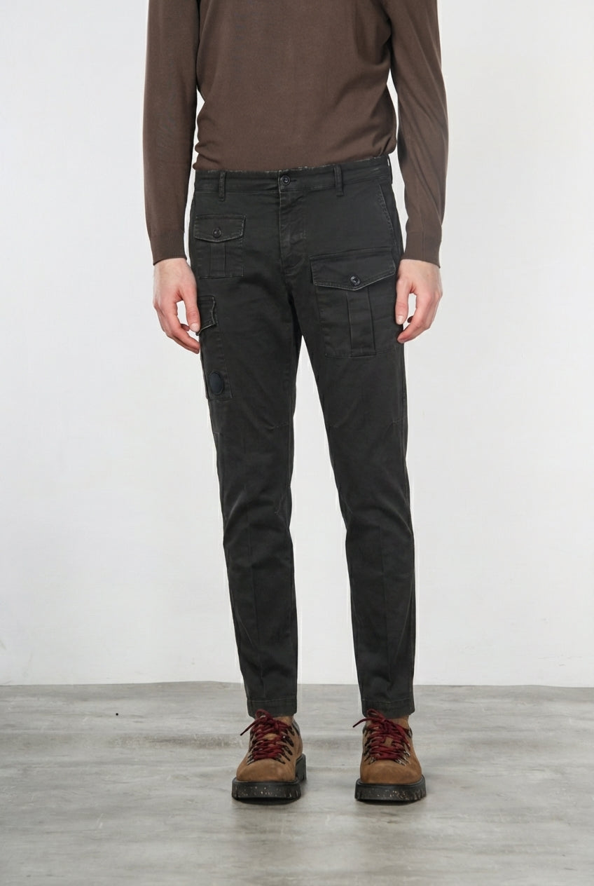 George Coolpocket pantalon cargo homme en gabardine carrot fit ①
