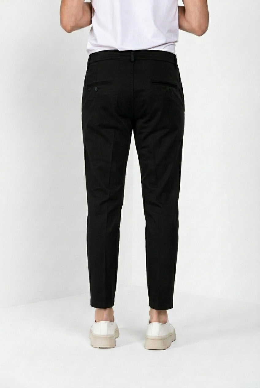 John Coolkhinos pantalone chino uomo in raso stretch Logo Edition carrot fit ①