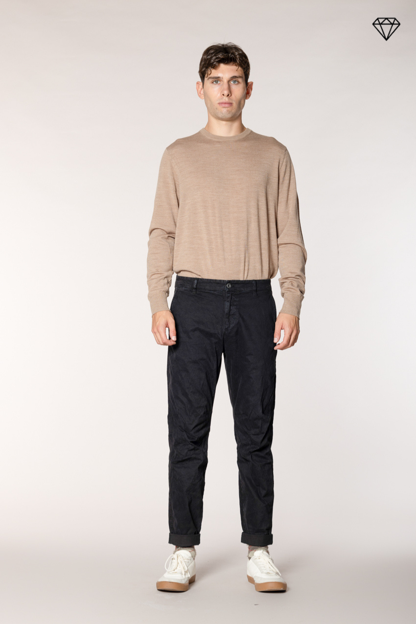 John Coolkhinos pantalone chino uomo in gabardina logo edition carrot fit ①