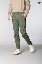 John Coolkhinos Herren-Chinohose aus Gabardine logo edition carrot fit ①