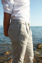 Osaka 1 Pince delamere pantalone chino uomo in gabardina stretch carrot fit