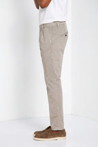 Osaka 1 Pince delamere pantalone chino uomo in gabardina stretch carrot fit