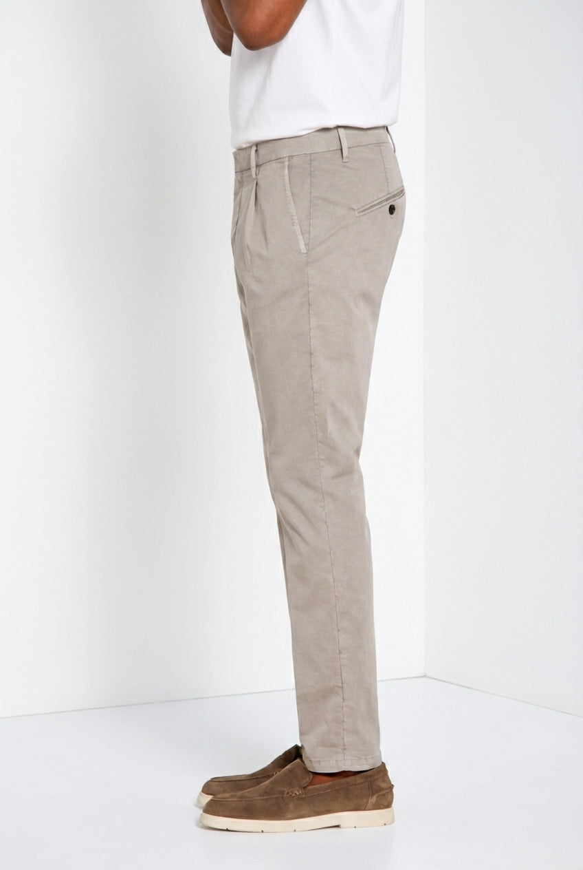 Osaka 1 Pince delamere pantalone chino uomo in gabardina stretch carrot fit