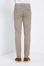 Osaka 1 Pince delamere pantalone chino uomo in gabardina stretch carrot fit