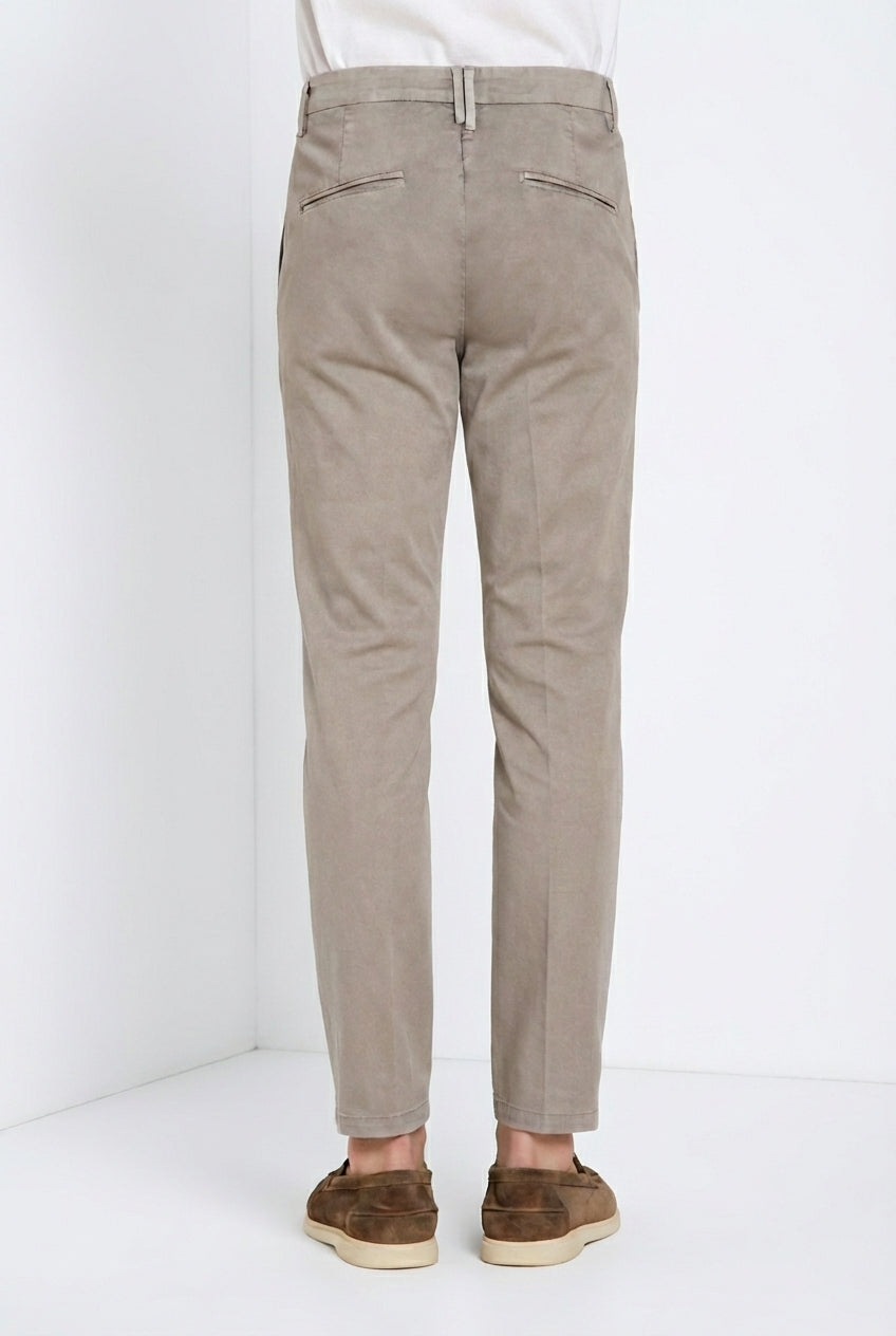 Osaka 1 Pince delamere pantalone chino uomo in gabardina stretch carrot fit