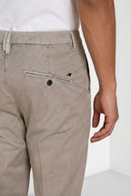 Osaka 1 Pince delamere pantalone chino uomo in gabardina stretch carrot fit