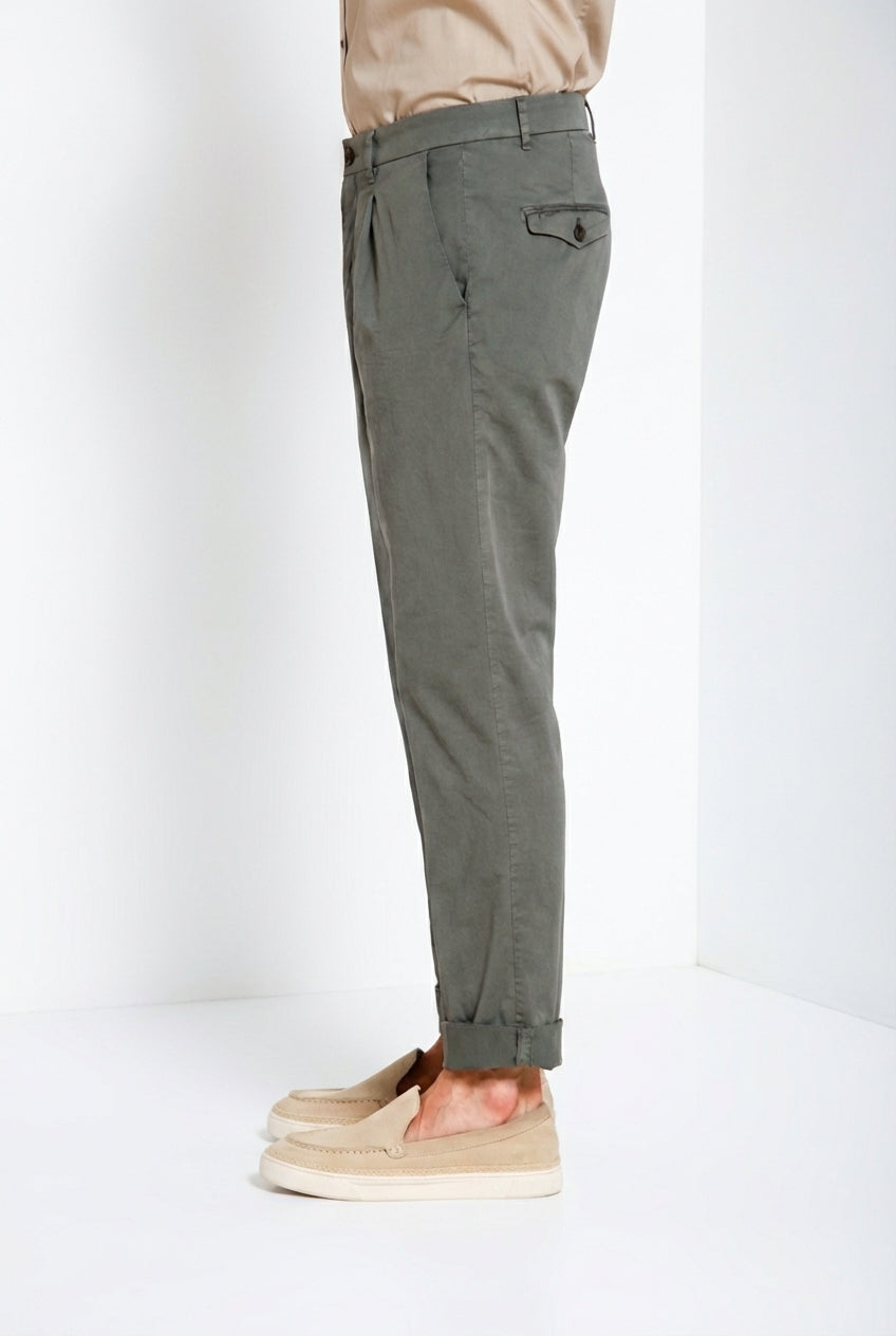Pinces pantalone chino uomo in gabardina stretch relaxed fit
