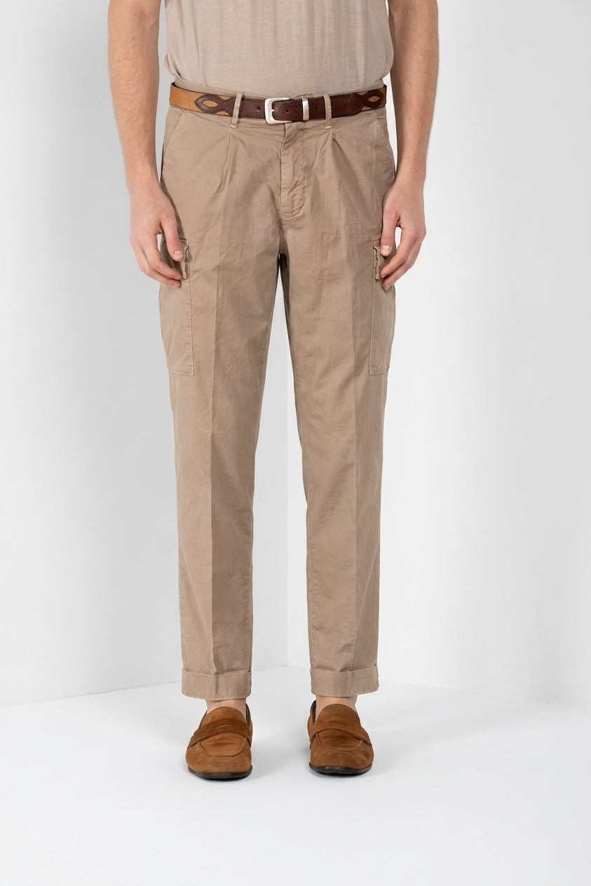 Pantalone cargo Mason's uomo kaki in twill relaxed fit, vista frontale su modello SS26