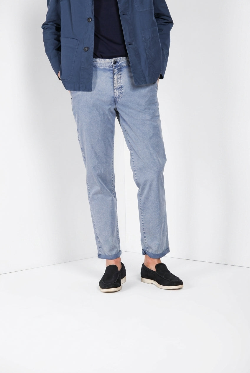 Madison M74 pantalón chino hombre en twill ligero stretch carrot fit