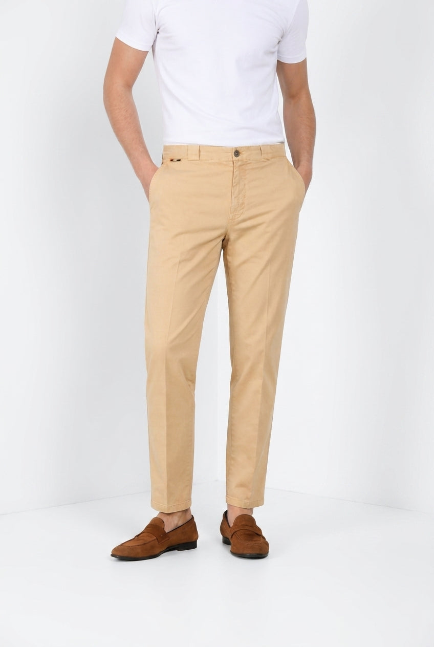 Madison M74 pantalón chino hombre en twill ligero stretch carrot fit