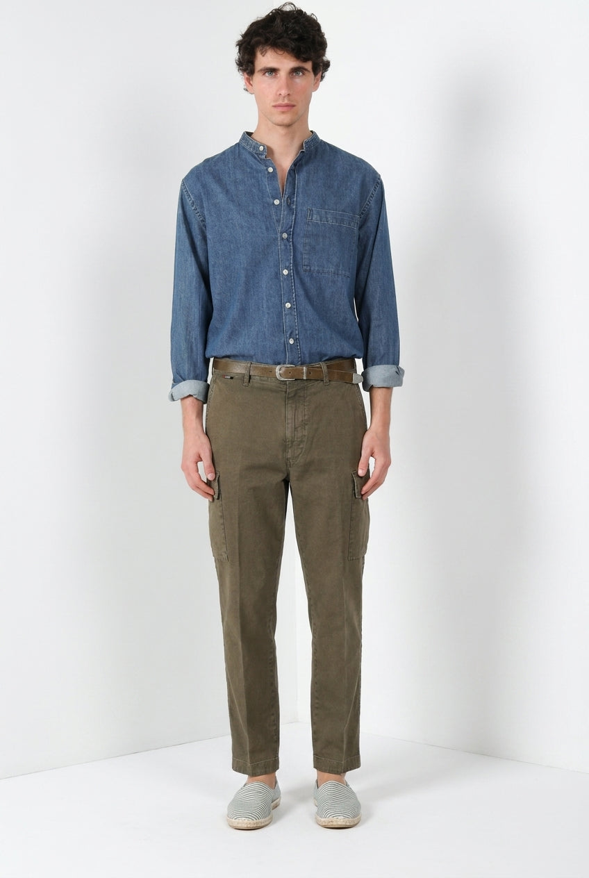 Pantalone cargo uomo Chile M74 Mason's verde in panama fiammata relaxed fit, vista posteriore su modello SS26