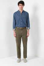 Pantalone cargo uomo Chile M74 Mason's verde in panama fiammata relaxed fit, vista posteriore su modello SS26