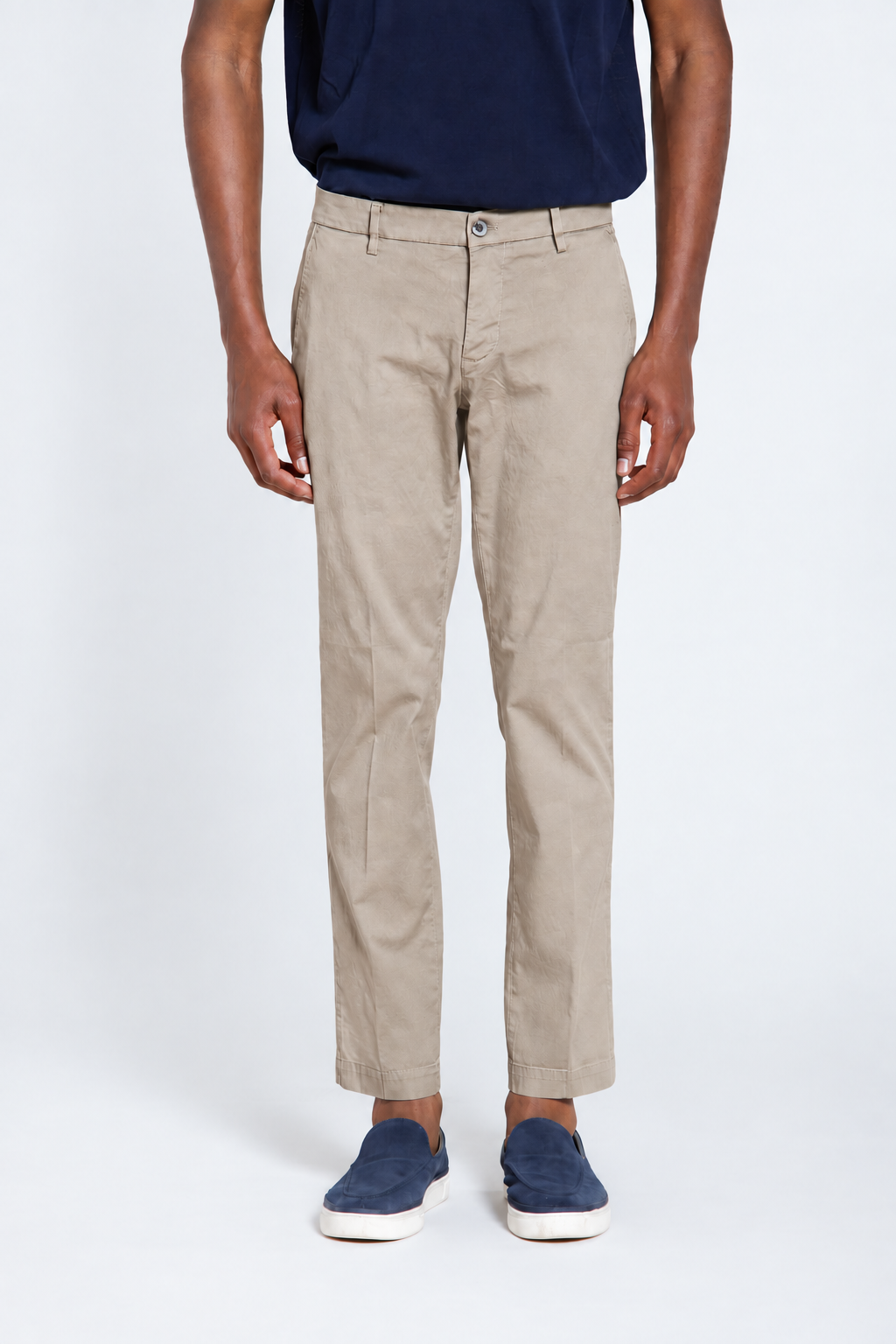 Milano pantalón chino hombre en gabardina stretch extra slim fit ①