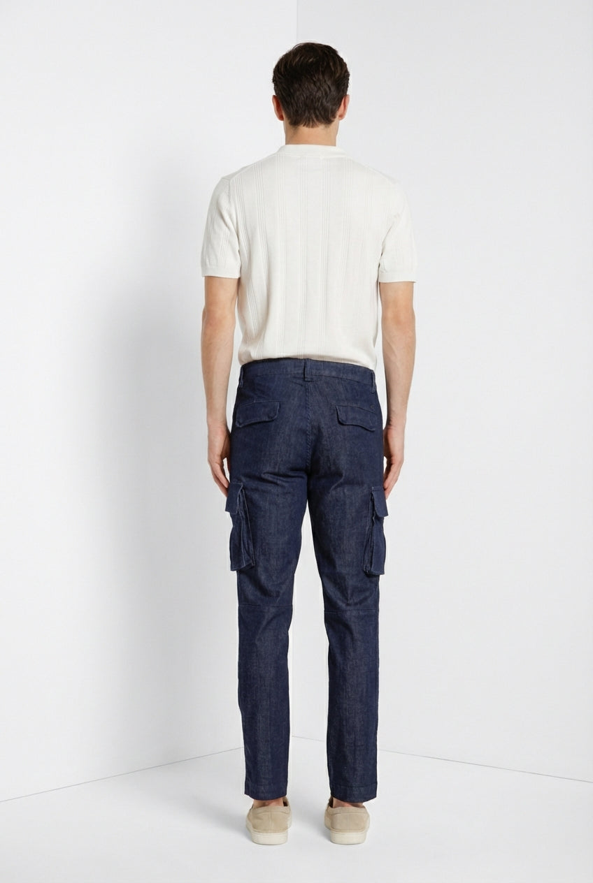 Pantalone cargo uomo Chile Mason's blu navy in denim regular fit, vista posteriore su modello SS26