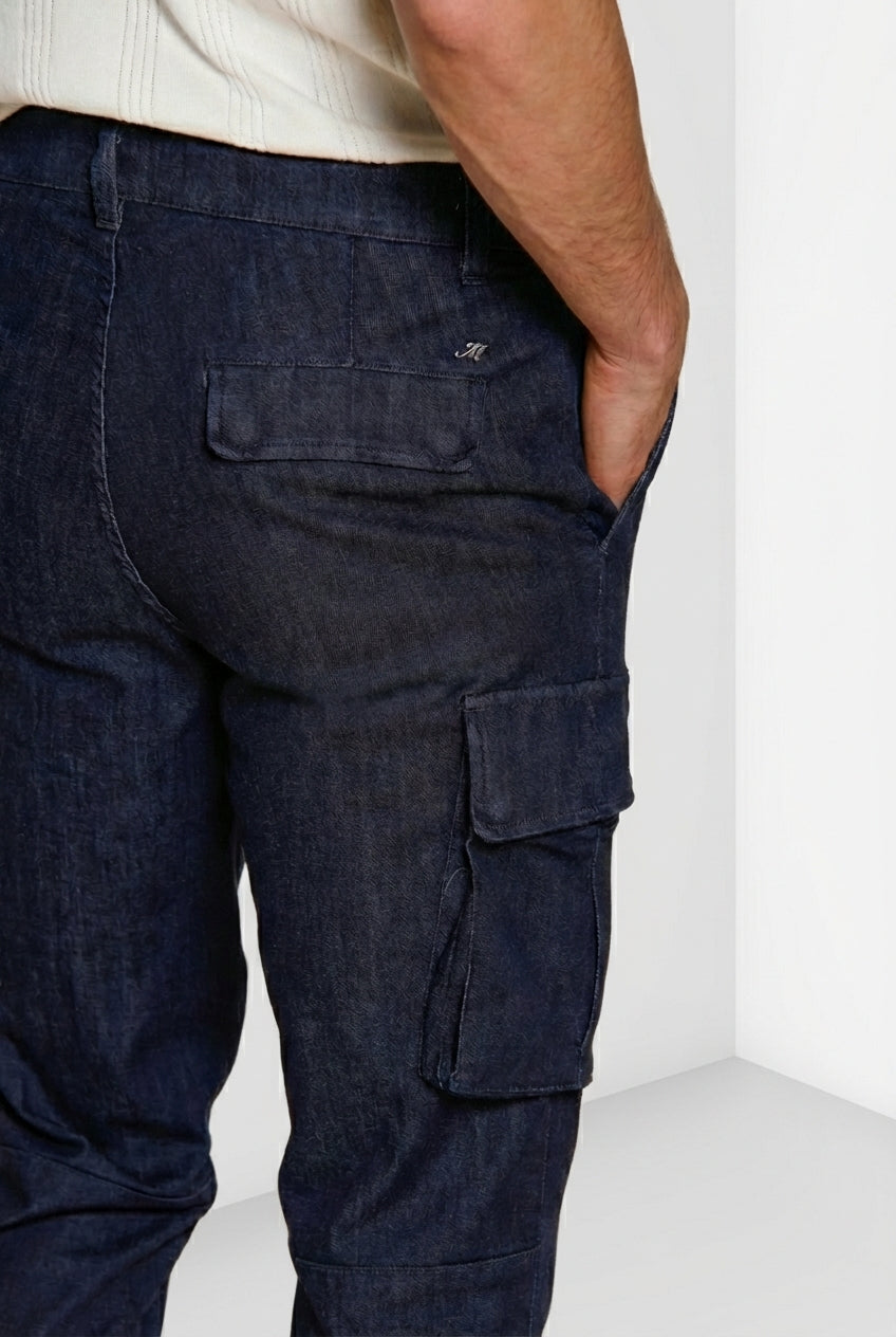 Dettaglio tasca cargo pantalone cargo uomo Chile Mason's blu navy in denim SS26